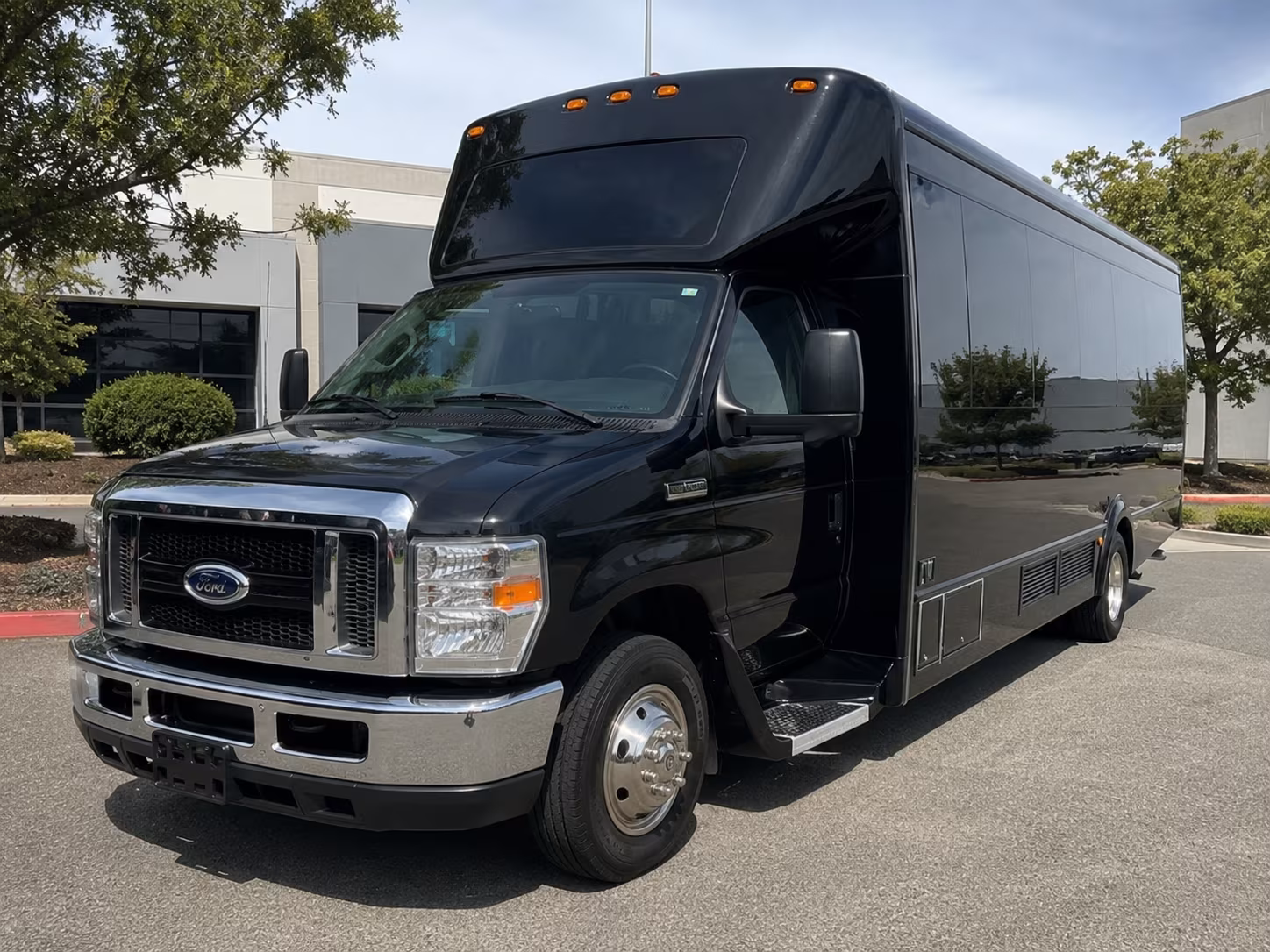San Bernardino Homecoming & Prom Party Bus Rentals